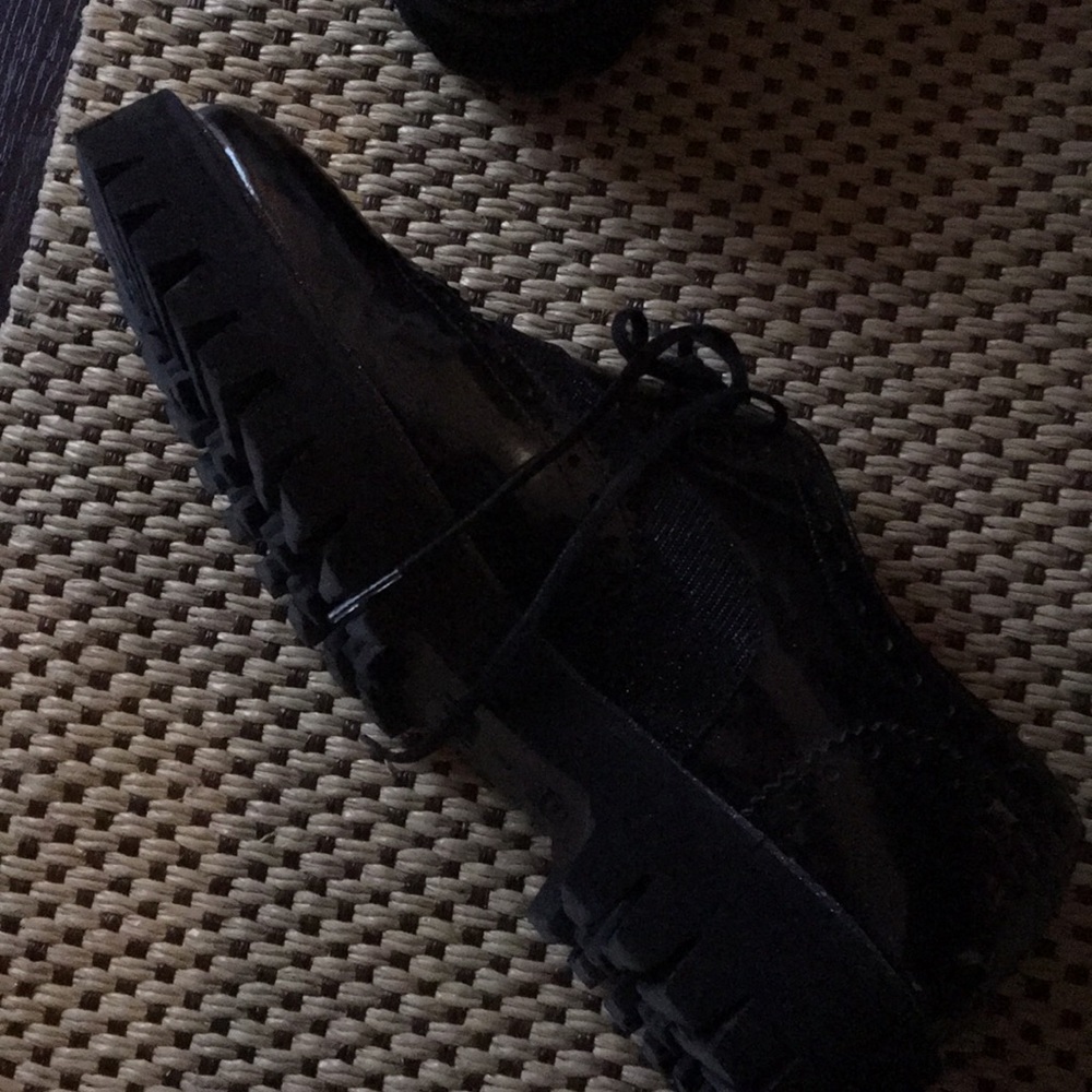 Shoes - Picture 5 of 6